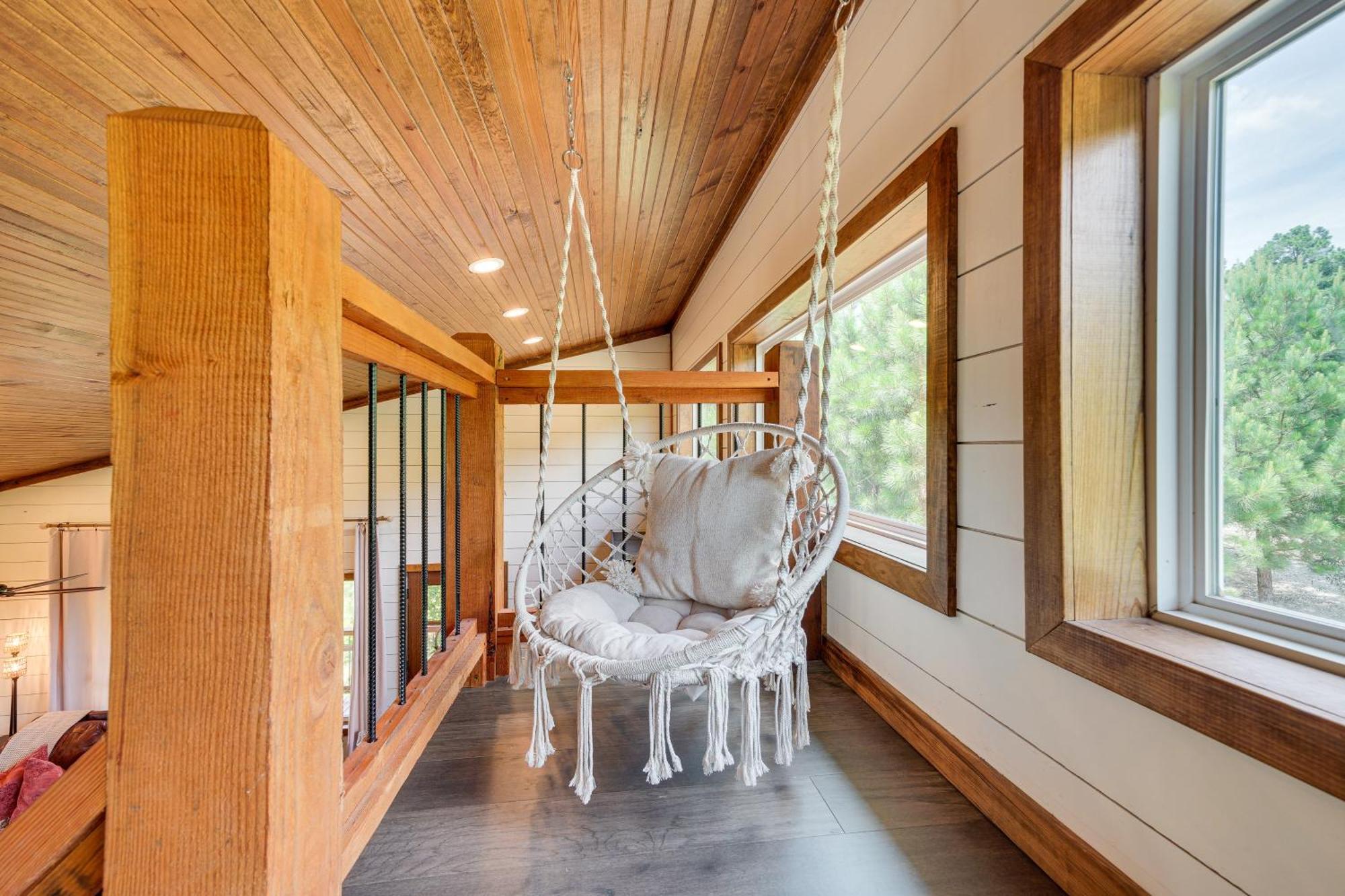 Tree-Lined Broken Bow Studio With Private Hot Tub! Zewnętrze zdjęcie