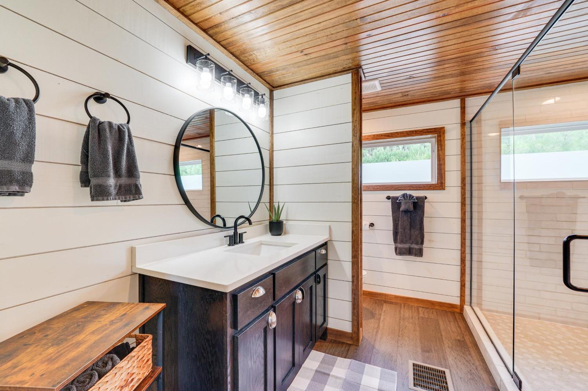 Tree-Lined Broken Bow Studio With Private Hot Tub! Zewnętrze zdjęcie